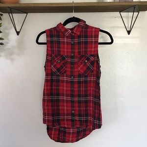 Sleeveless flannel button up